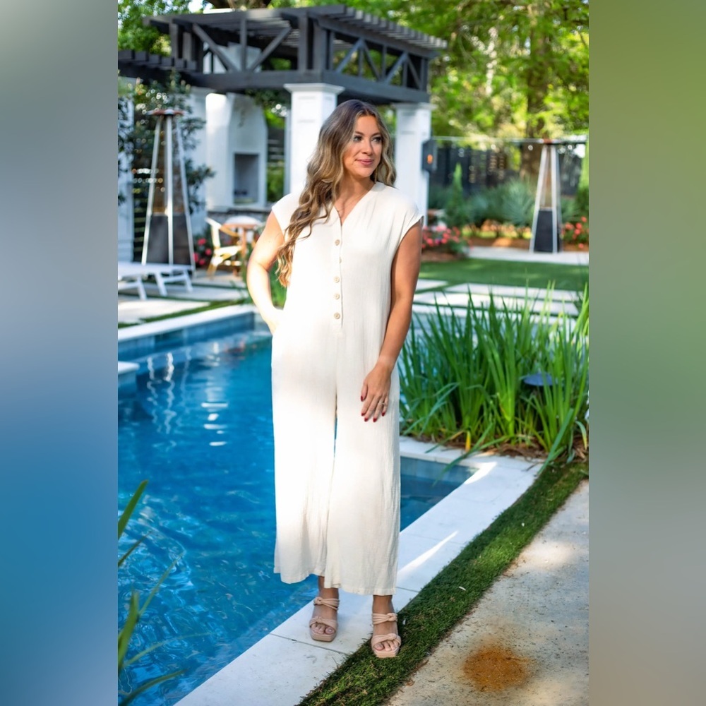 NWOT COMFY OVERSIZED CASUAL CREAM/OATMEAL JUMPSUIT WITH BUTTONS - Picture 5 of 9